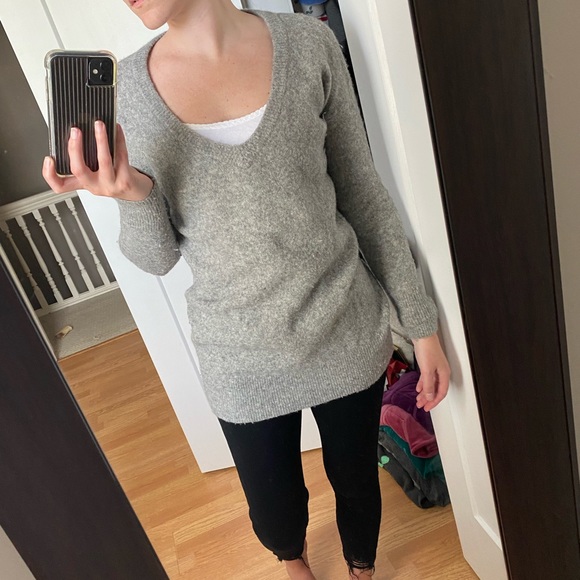 Aritzia Community Sweater XS - Picture 9 of 9